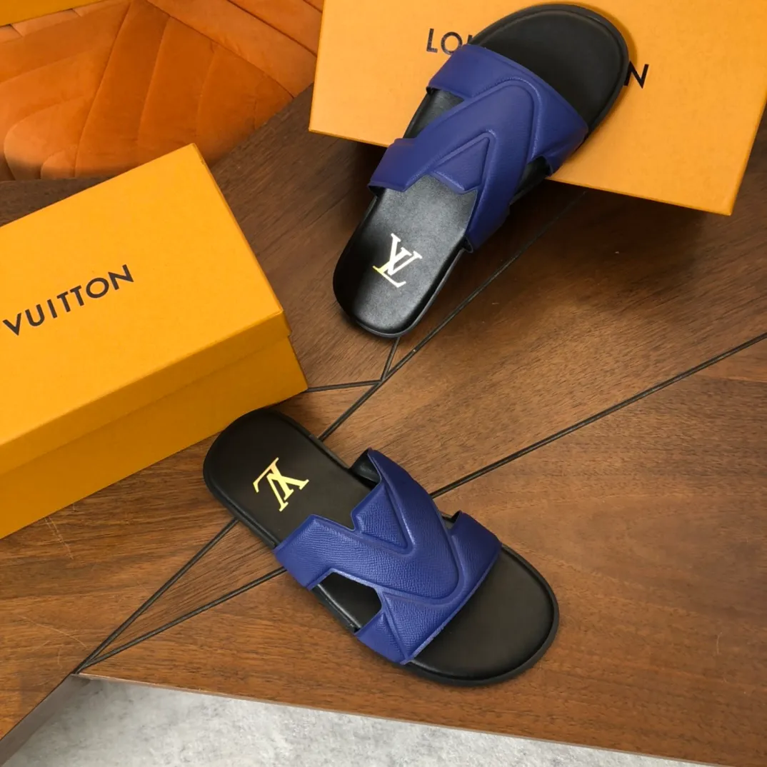 Factory price: 270💰LV counters are selling new brand luxury men's slippers, casual, loose and comfortable. The must-have model in the picture above [Happy][Happy], multiple colors available Size: 38-44, customized 45